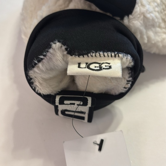 UGG Sherpa Logo Tape Mittens - Picture 6 of 6